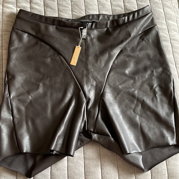 NEW! Skims faux leather bike shorts - Picture 6 of 10